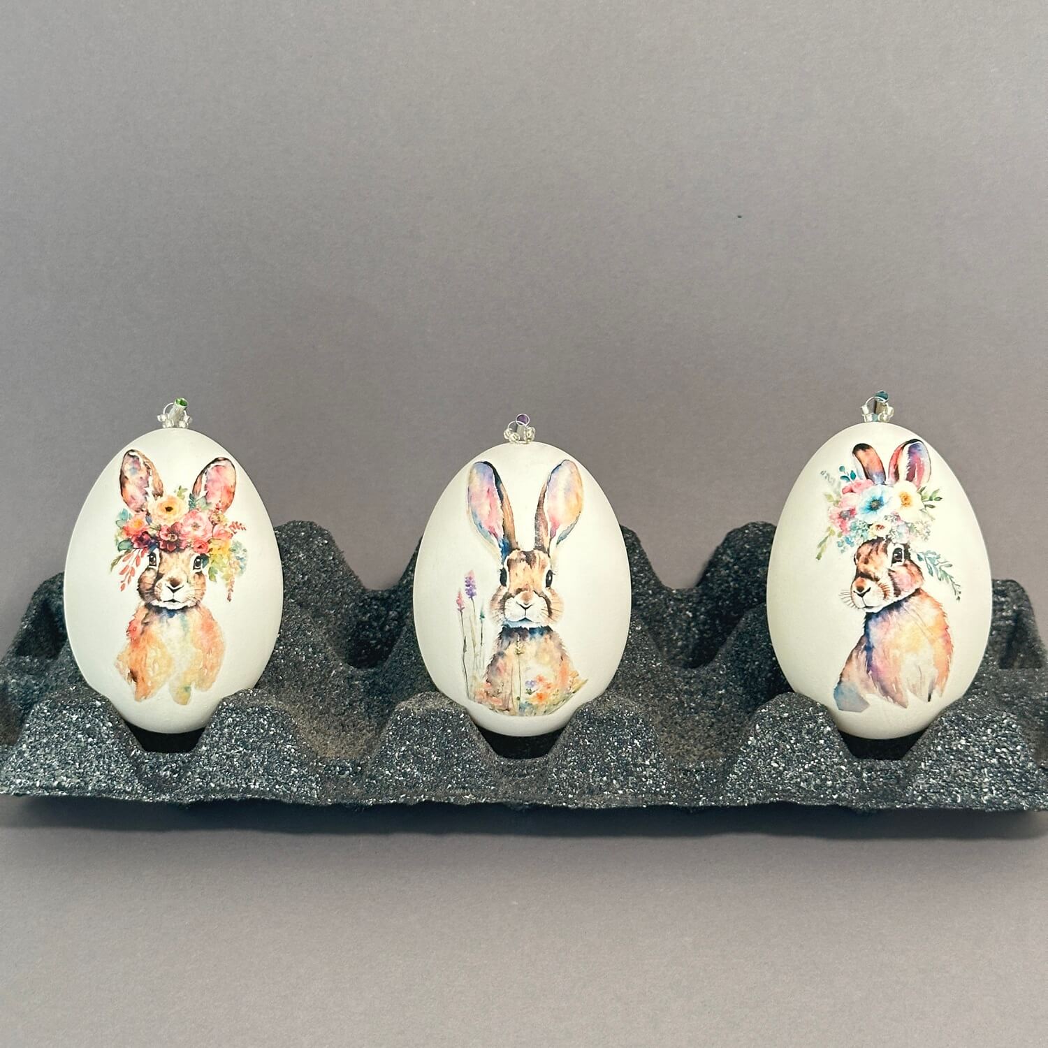 Handveredeltes Deko - Objekt: Romantic Bunnies, 3er Set Gänseeier von ei - nzigartig