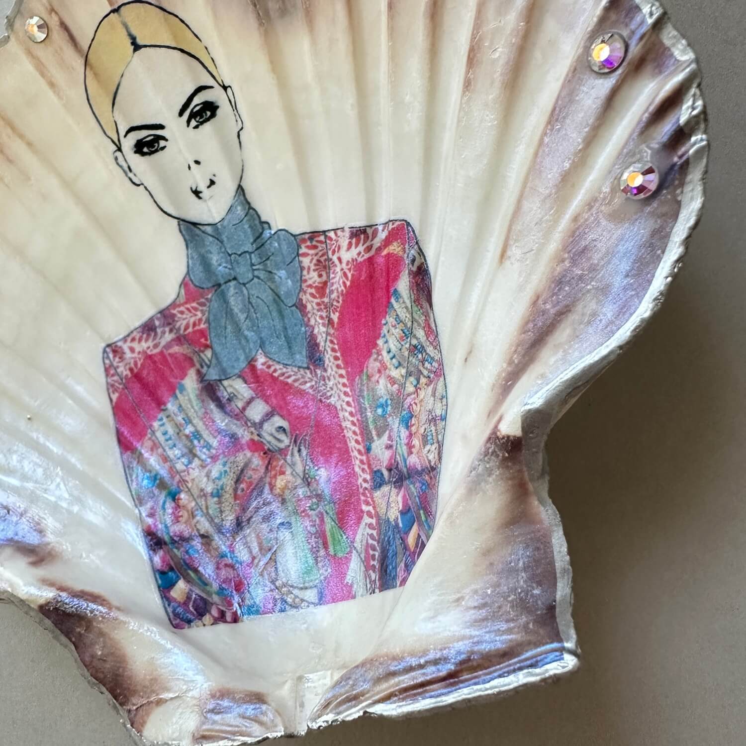 Handveredeltes Deko - Objekt: Schmuck - Schale "Blond Hermine", 2 Größen und Kantenvarianten von ei - nzigartig