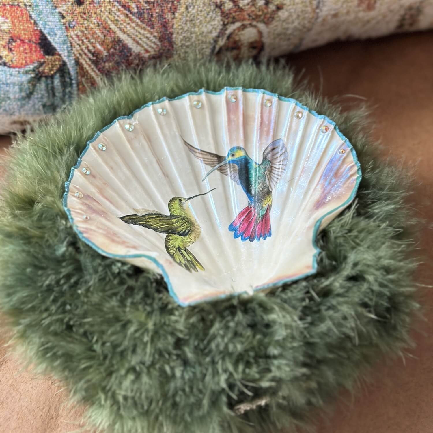 Handveredeltes Deko - Objekt: Schmuck - Schale "Kolibri Duo", 2 Größen und Kantenvarianten von ei - nzigartig