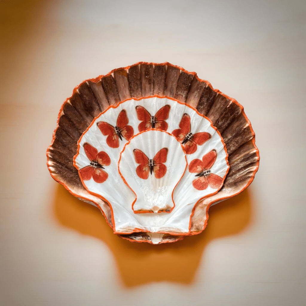 Handveredeltes Deko - Objekt: Sized Set Muschel - Schalen "Orangenfalter" (3 - teilig) 2 Kantenvarianten von ei - nzigartig