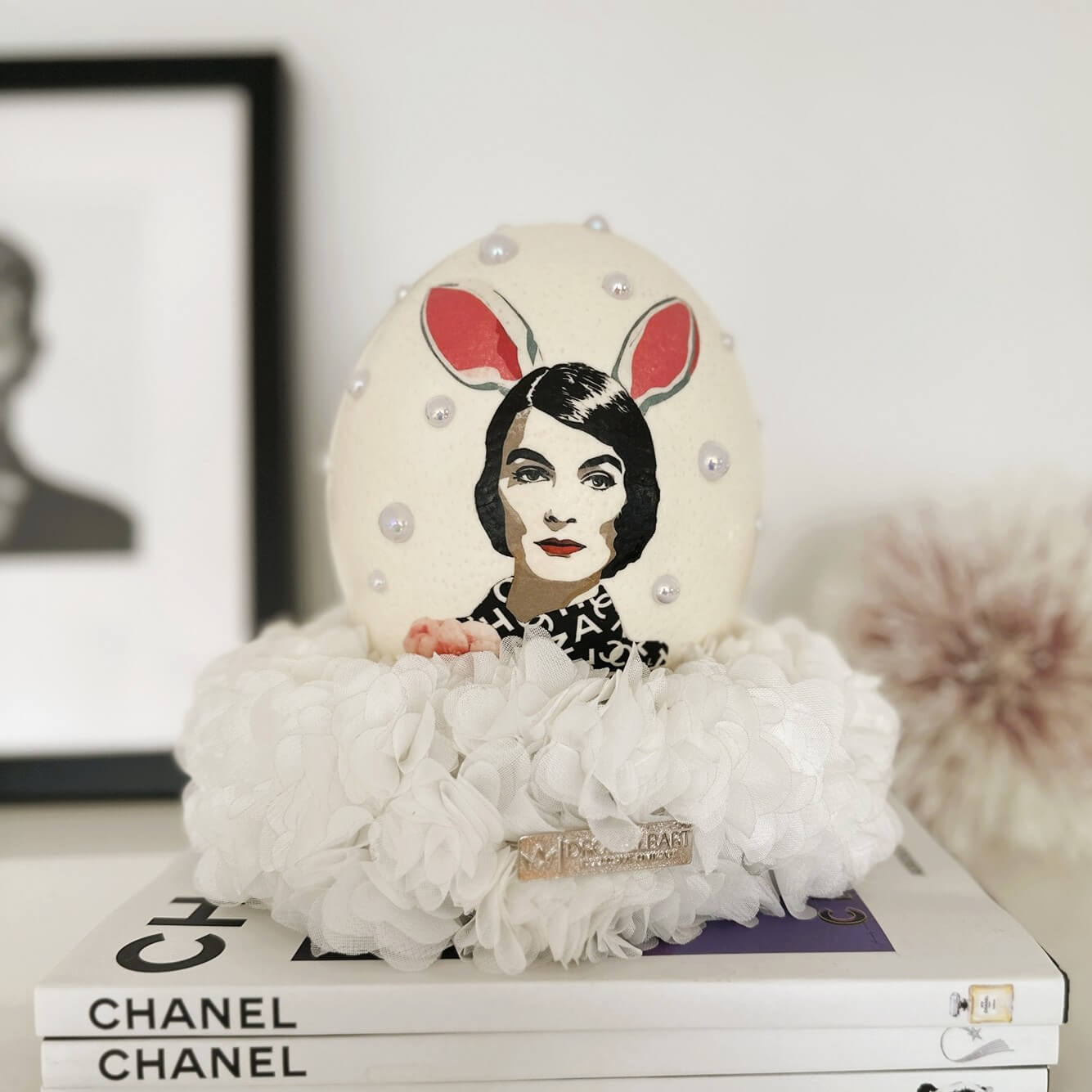 Handveredeltes Deko - Objekt: Straußenei "Coco Bunny", Basic & Glow von ei - nzigartig