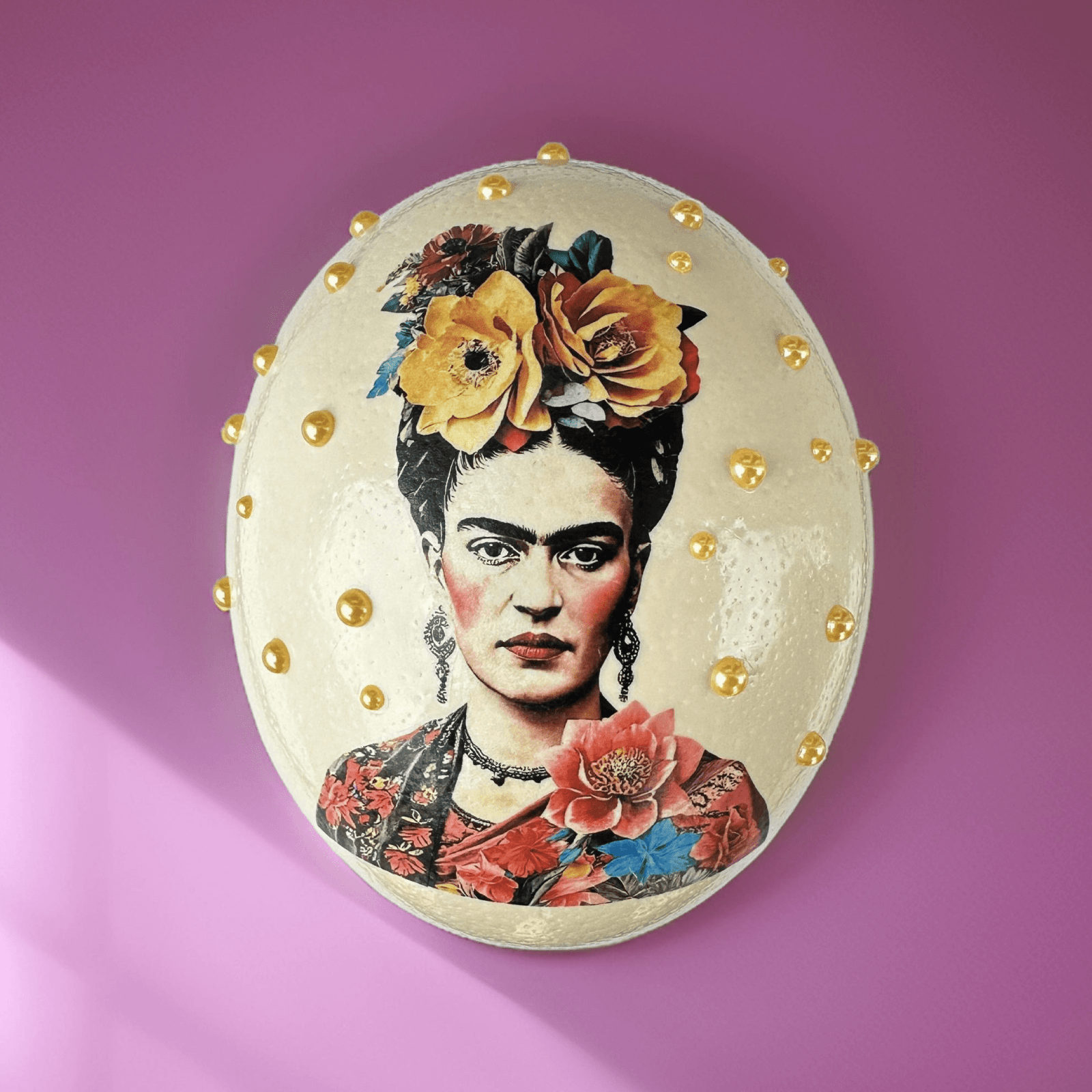 Handveredeltes Deko - Objekt: Straußenei "from Frida with Love", Basic, Glam, Glow & Luxury von ei - nzigartig