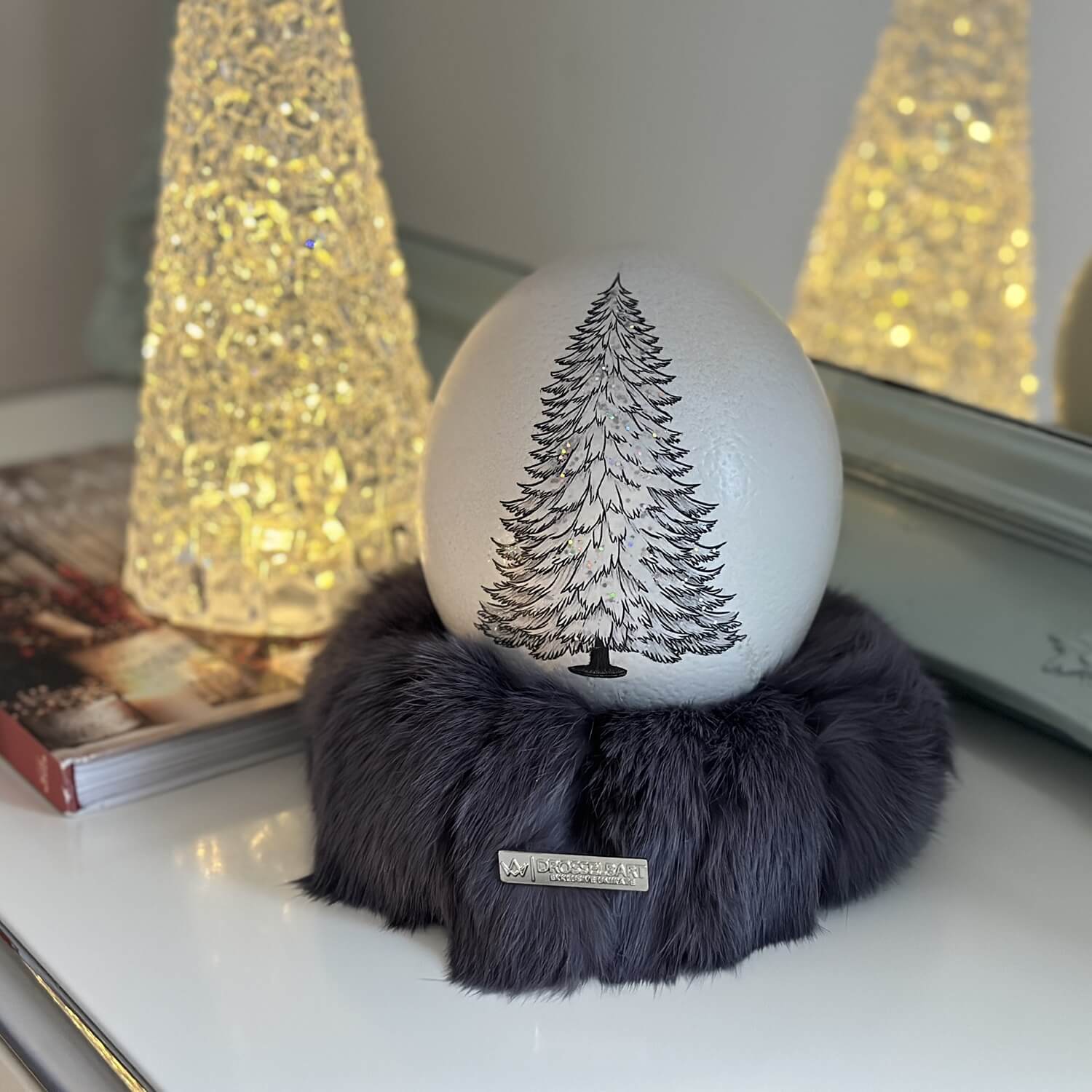 Handveredeltes Deko - Objekt: Straußenei "Glitter Christmastree" (Glam) von ei - nzigartig
