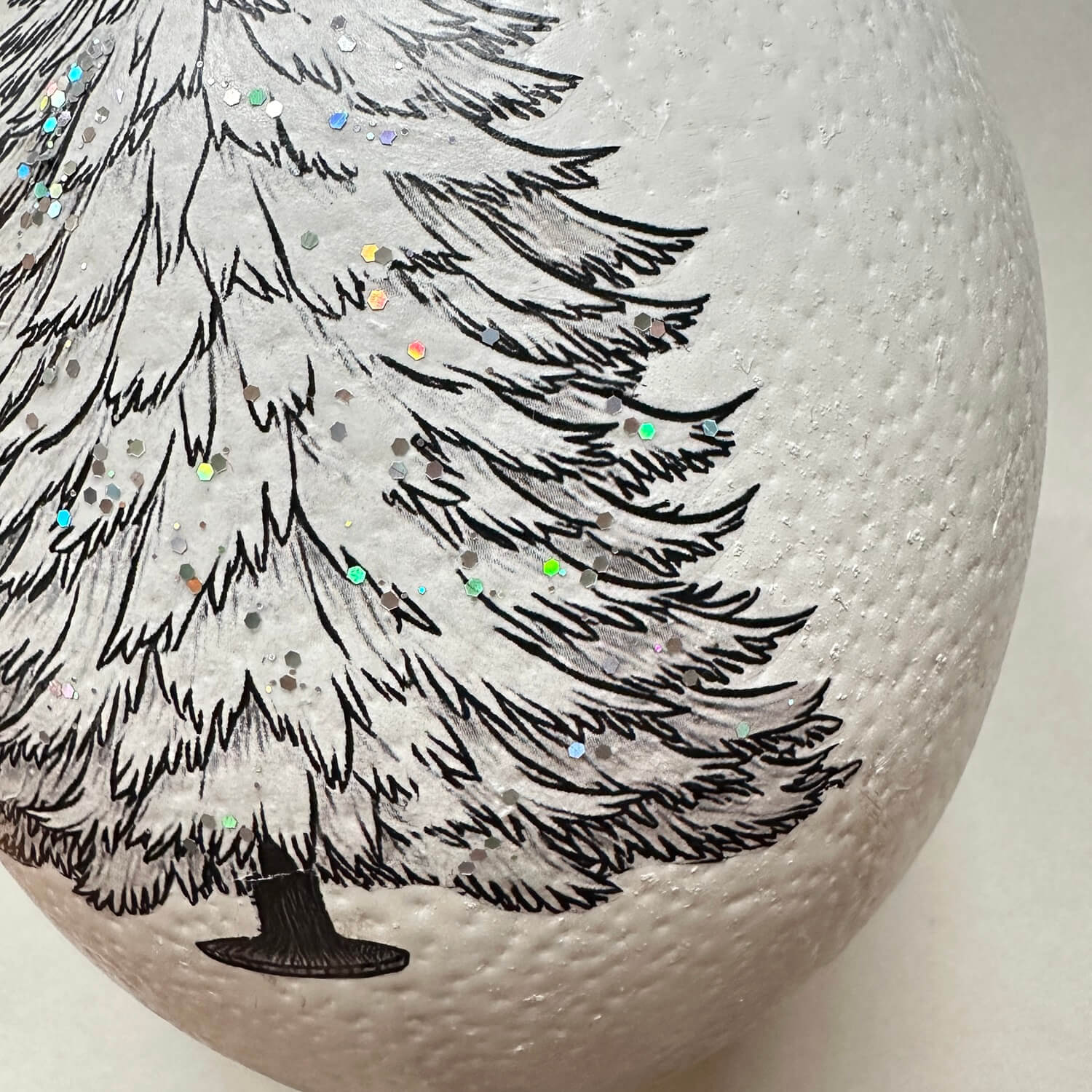 Handveredeltes Deko - Objekt: Straußenei "Glitter Christmastree" (Glam) von ei - nzigartig