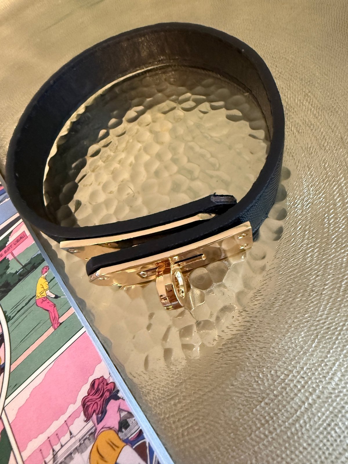 Handveredeltes Deko - Objekt: Straußenei: "Hermine", Leder, inkl. Deko - Gürtel von ei - nzigartig