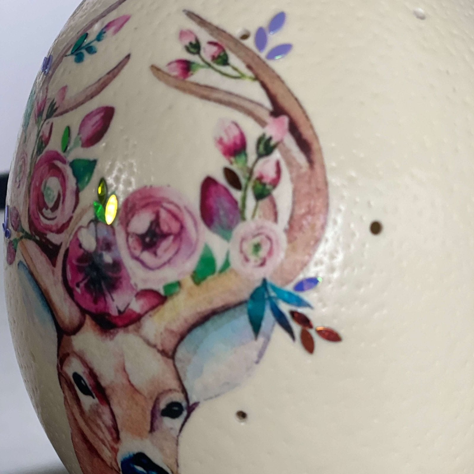 Handveredeltes Deko - Objekt: Straußenei - Leuchte "Dalia Deer", Tischlampe (unterschiedliche Modelle & Farben) von ei - nzigartig