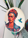 Handveredeltes Deko - Objekt: Straußenei - Leuchte "Frida of Light", Tischlampe von ei - nzigartig