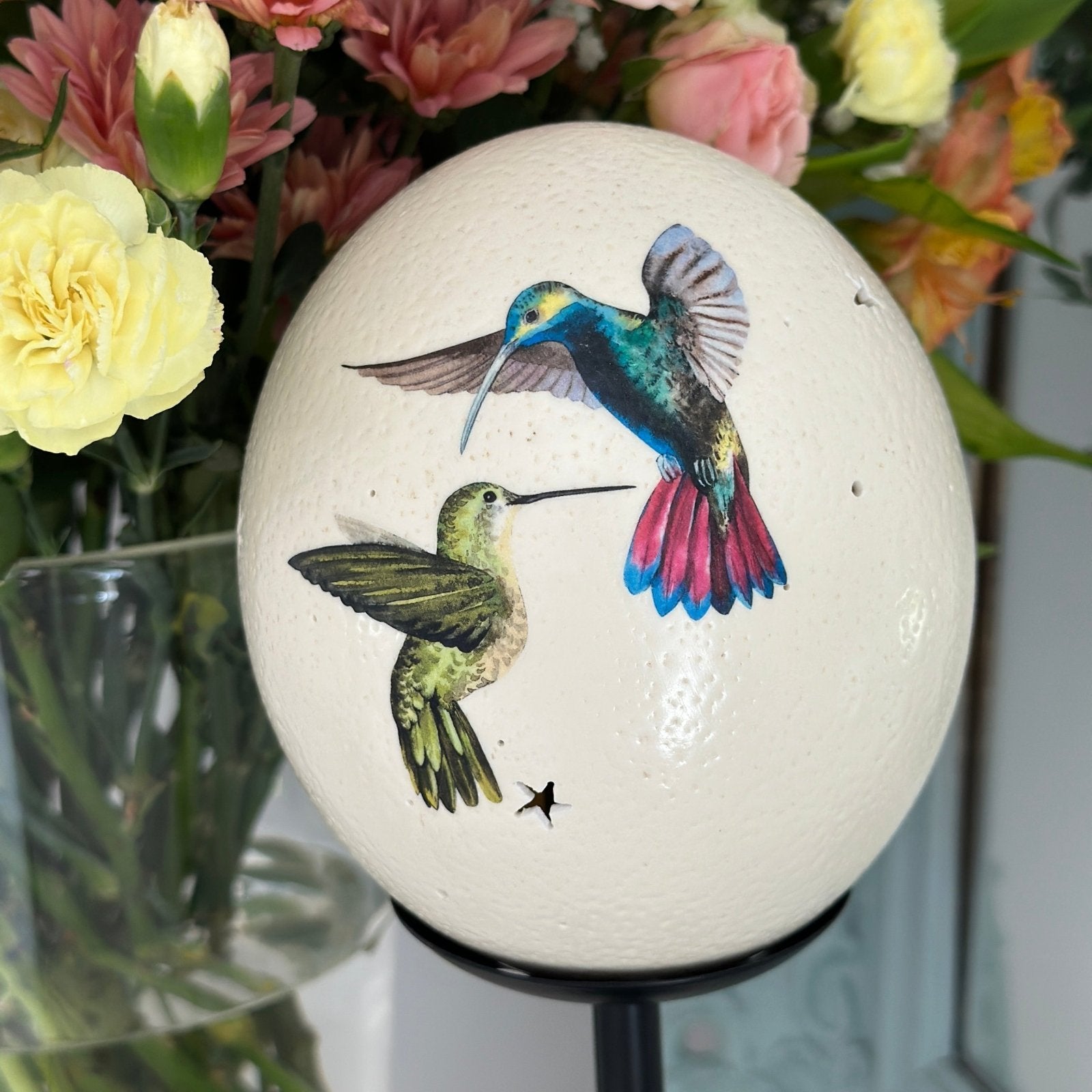 Handveredeltes Deko - Objekt: Straußenei - Leuchte "Kolibri Duo", Tischlampe (unterschiedliche Modelle & Farben) von ei - nzigartig