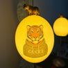 Handveredeltes Deko - Objekt: Straußenei - Leuchte "Roar Supreme", Unikat - Lampe (nur einmal erhältlich) von ei - nzigartig