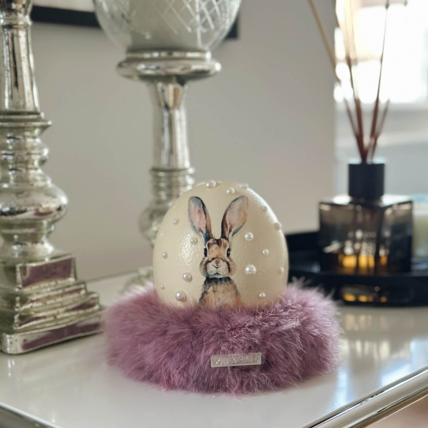 Handveredeltes Deko - Objekt: Straußenei "Osterhase" Perlen von ei - nzigartig