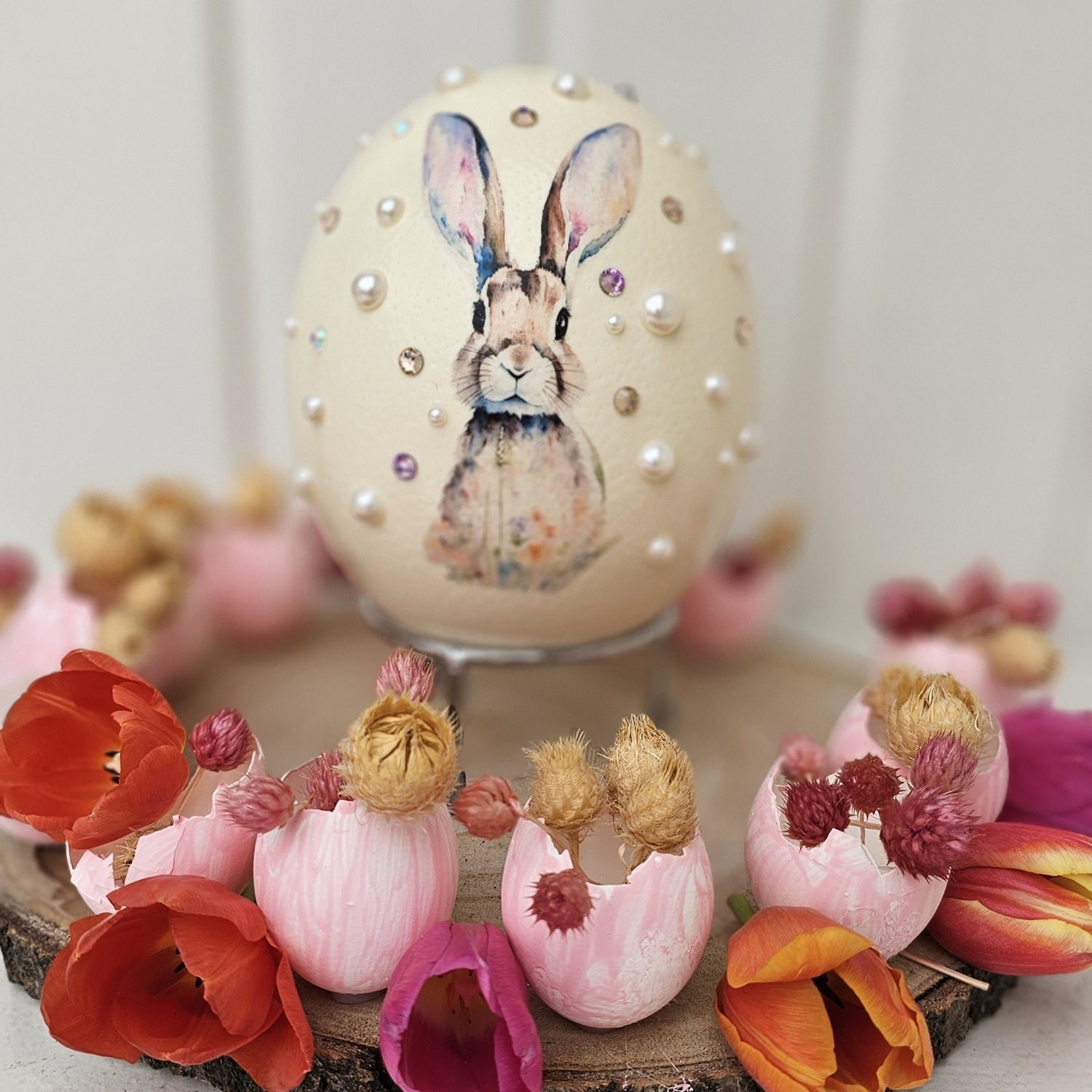 Handveredeltes Deko - Objekt: Straußenei "Osterhase" Perlen & XL Preciosa von ei - nzigartig