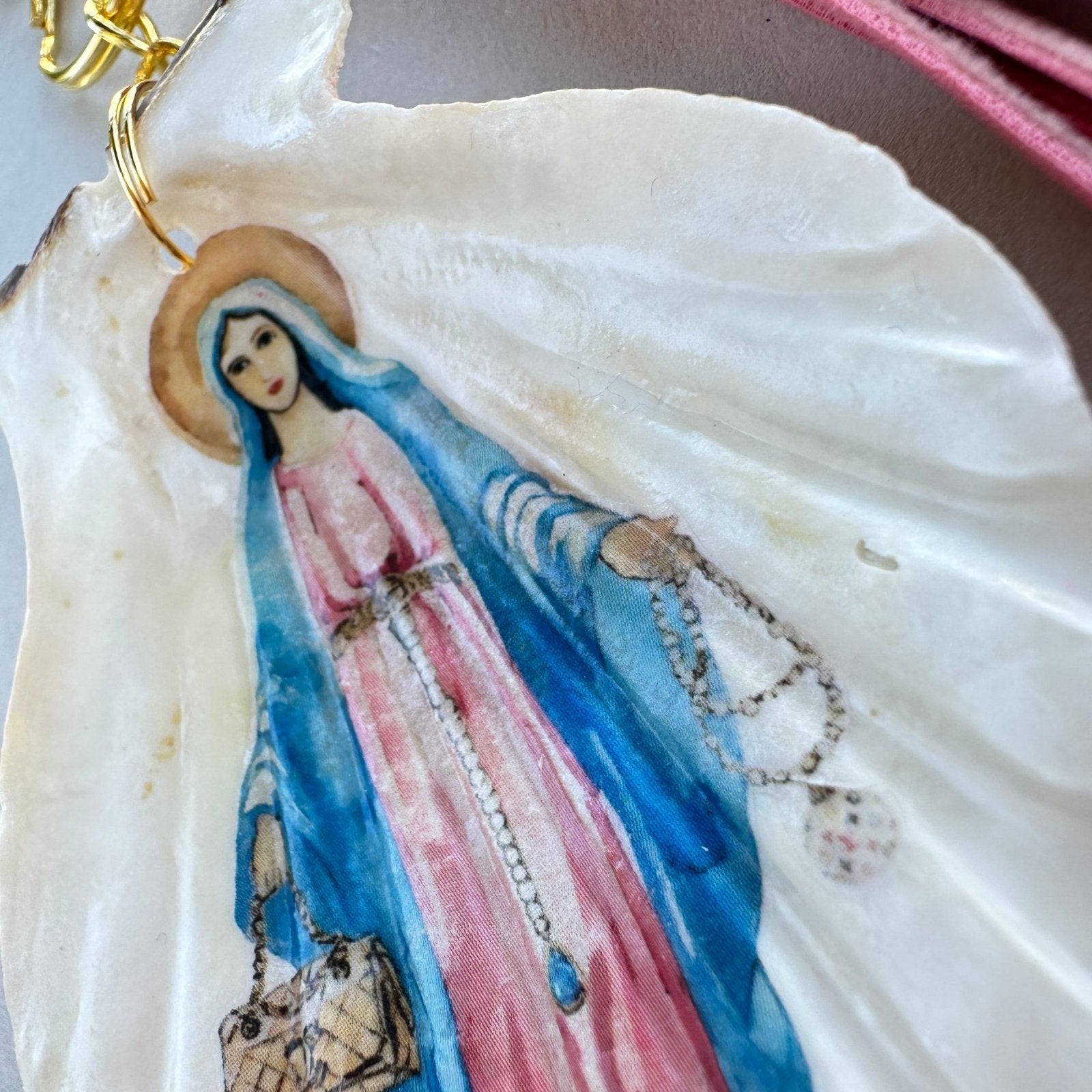 Handveredeltes Deko - Objekt: Taschen & Schlüssel - Anhänger "Madonnista", goldfarbend, 2 Größen von ei - nzigartig