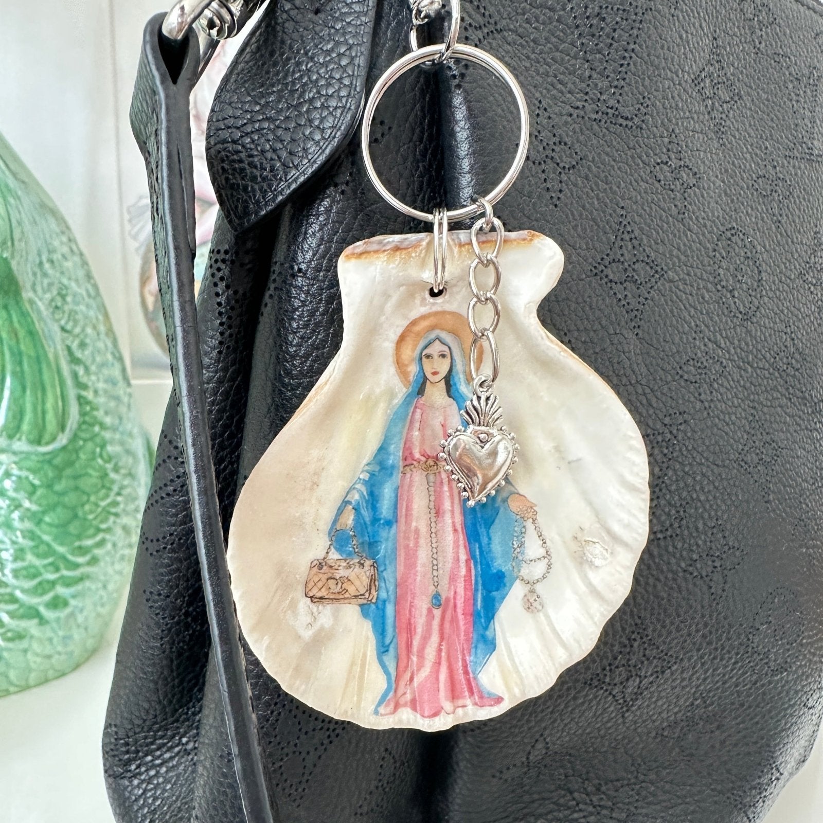 Handveredeltes Deko - Objekt: Taschen & Schlüssel - Anhänger "Madonnista", silberfarbend, 2 Größen von ei - nzigartig