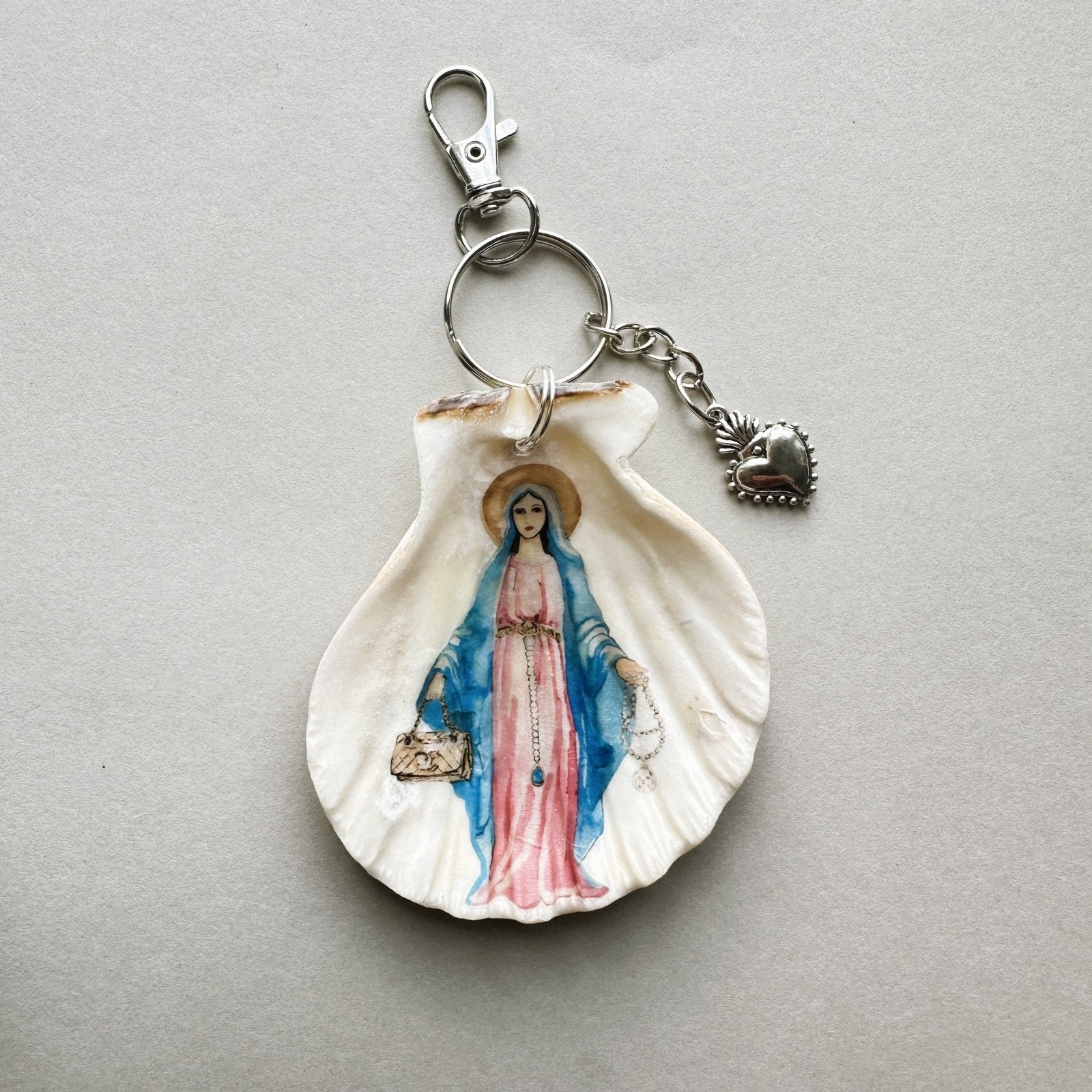 Handveredeltes Deko - Objekt: Taschen & Schlüssel - Anhänger "Madonnista", silberfarbend, 2 Größen von ei - nzigartig