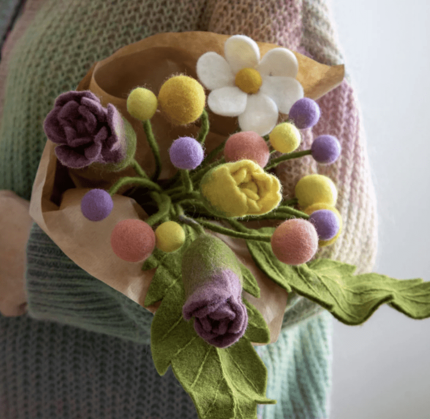 Handveredeltes Deko - Objekt: Tulpe aus Filz von Gry & Sif, gelb, 30 cm von ei - nzigartig