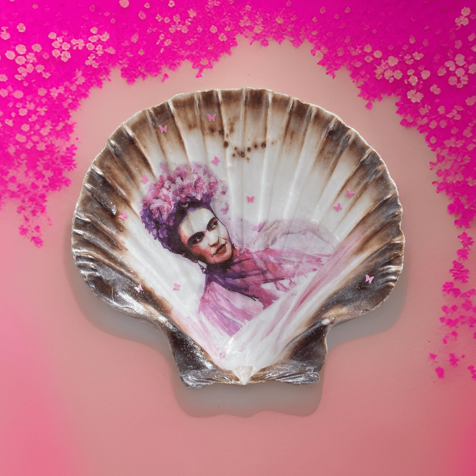 Handveredeltes Deko - Objekt: XL Muschel - Schale "Frida Butterfly", 3 Kanten - Varianten von ei - nzigartig