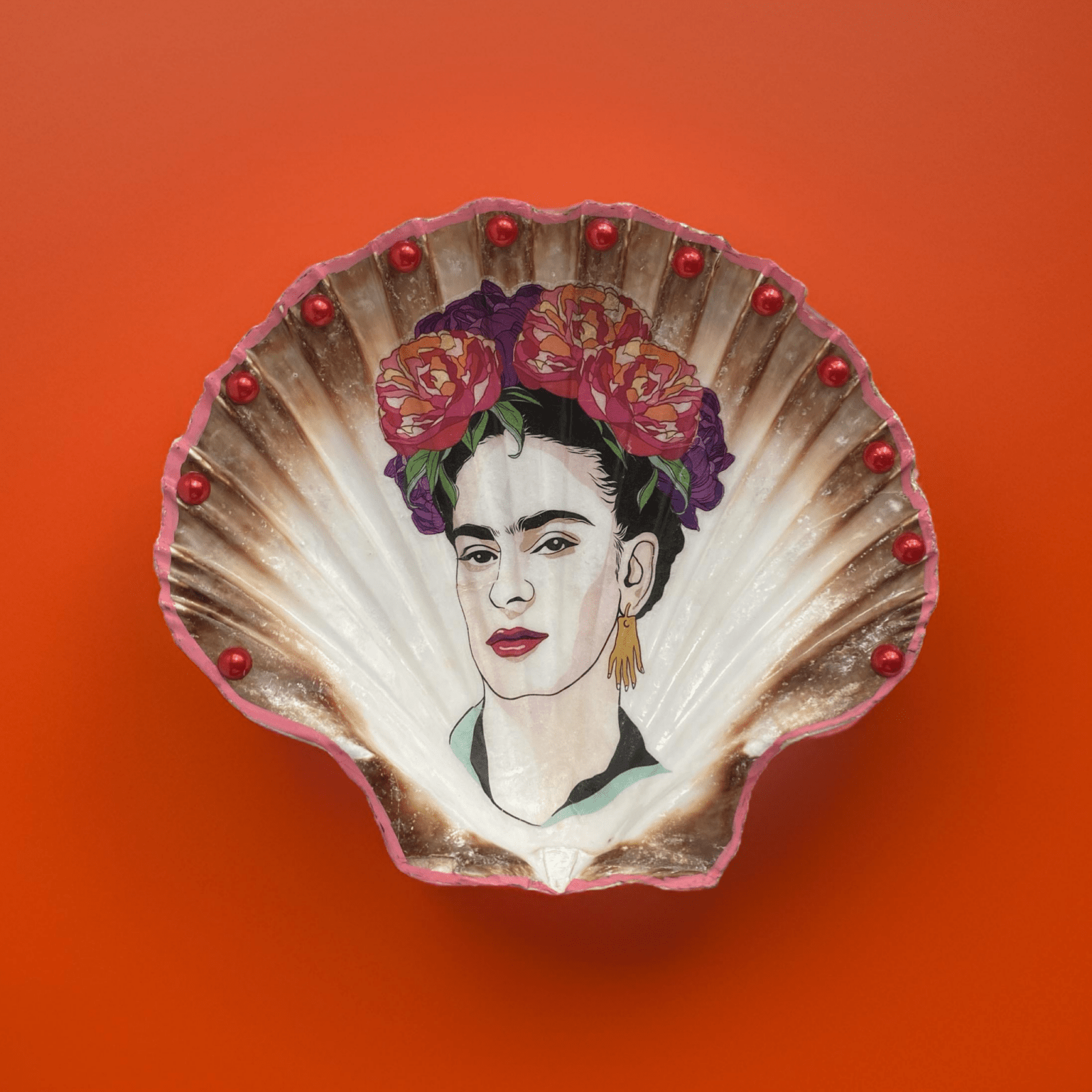 Handveredeltes Deko - Objekt: XL Muschel - Schale "Frida & Flowers" 3 Kantenvariationen von ei - nzigartig