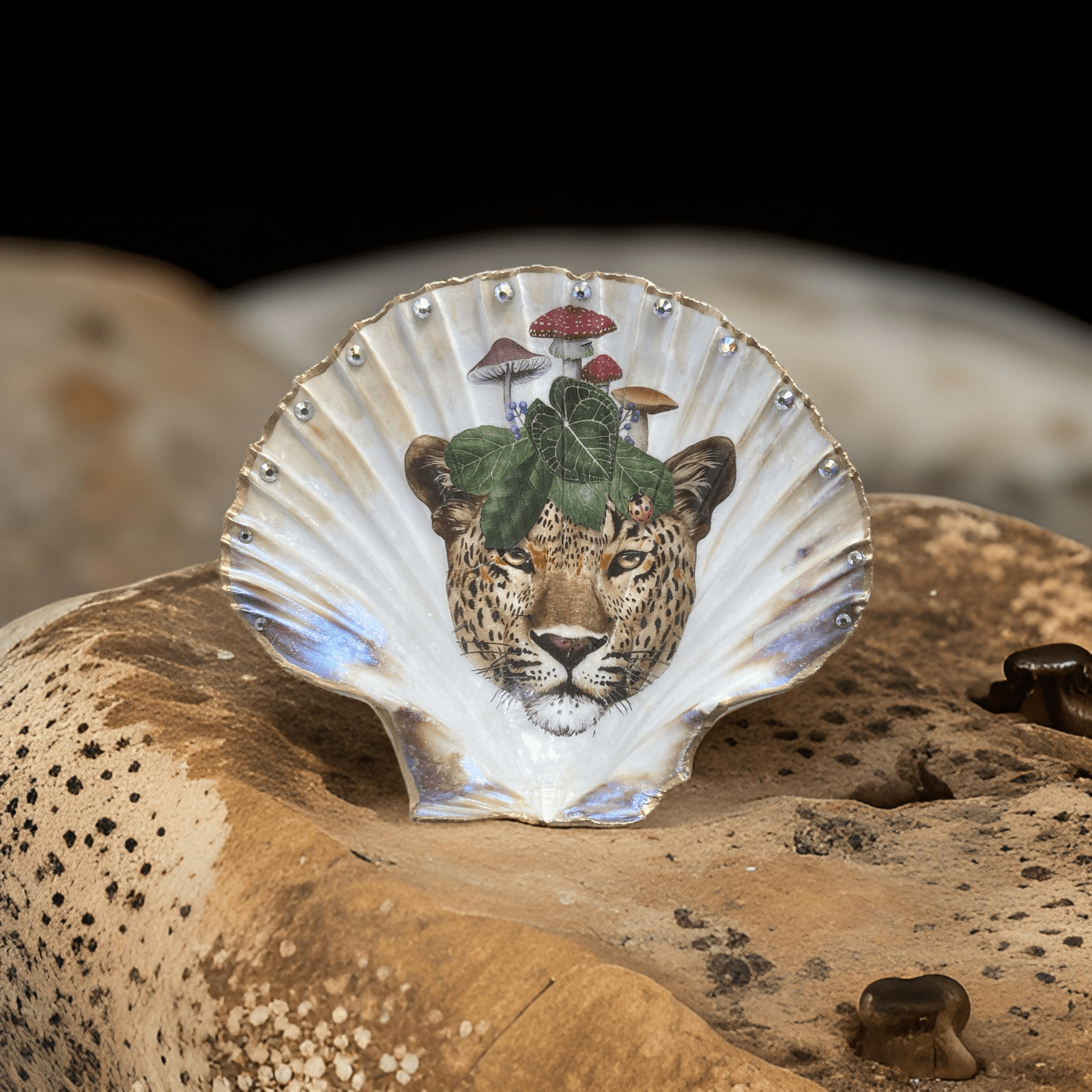Handveredeltes Deko - Objekt: XL Muschel - Schale "Leopard" von ei - nzigartig