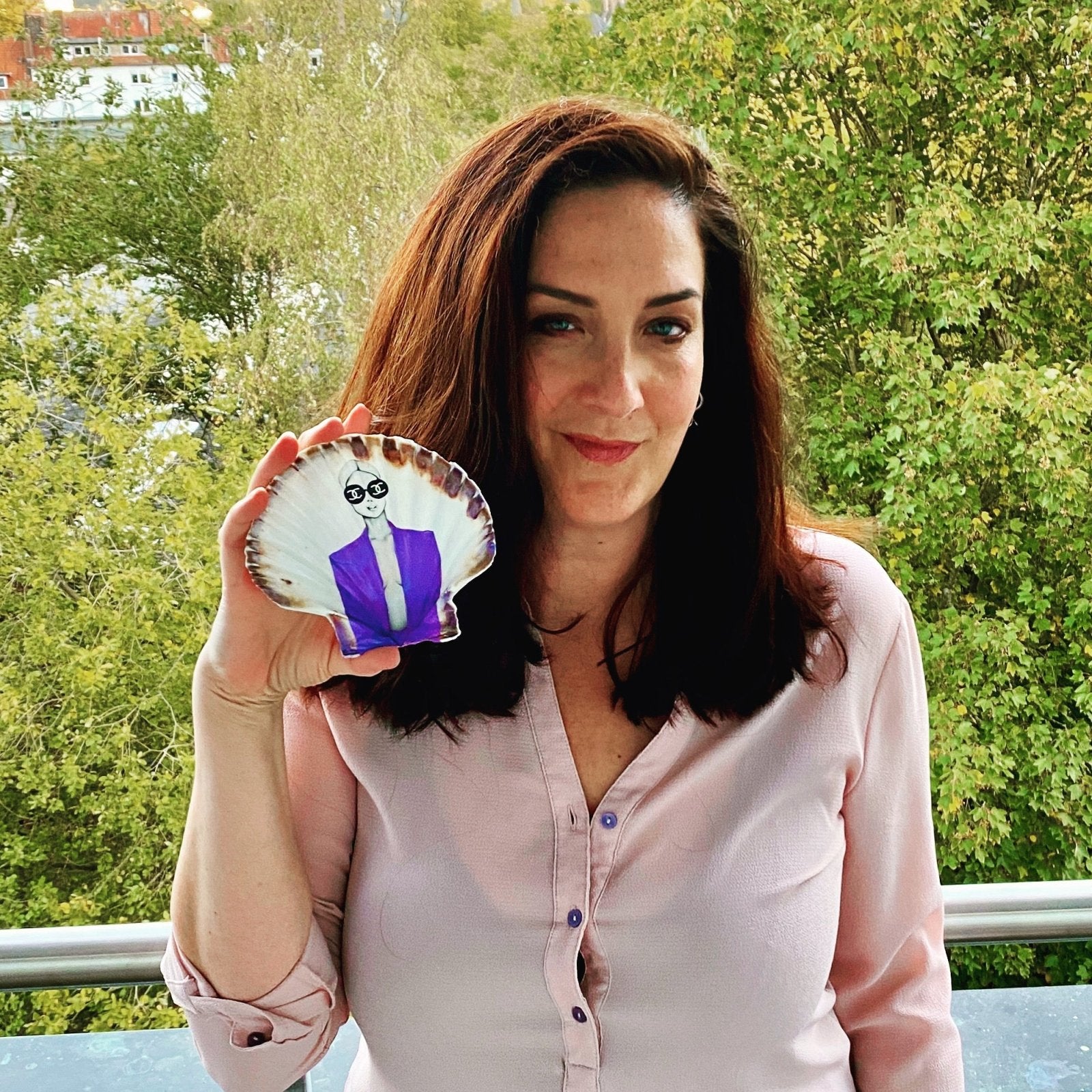 Handveredeltes Deko - Objekt: XL Snack - Schale: "Fashion Bottles" - 2 Kantenfarben von ei - nzigartig