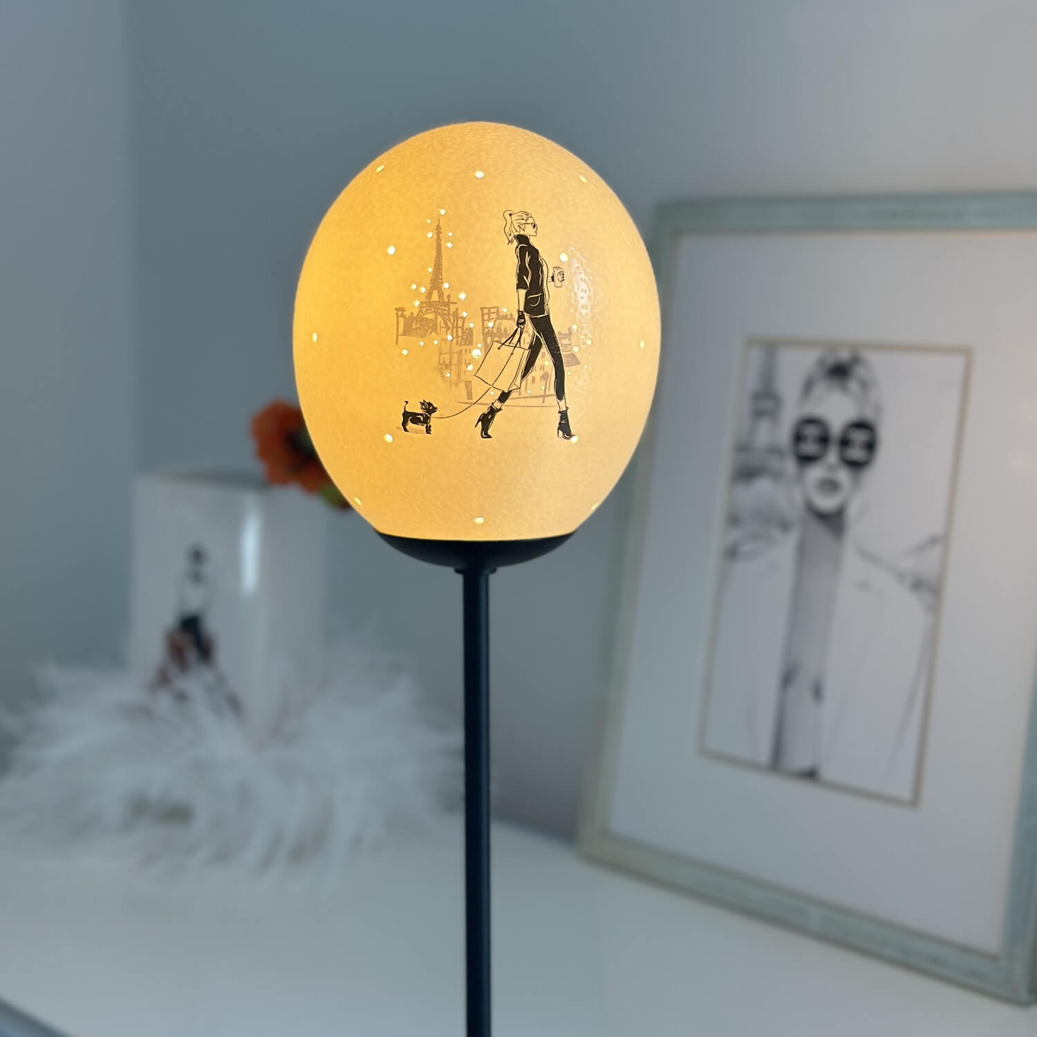 megan_Paris_Lampe_stil_an.jpg